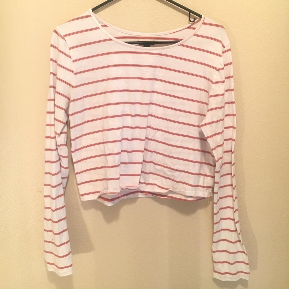 Long sleeved striped crop top.